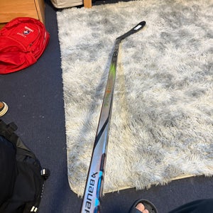 Senior Bauer Vapor Hyperlite 2 Right Handed Hockey Stick P28 77 Flex (Used)