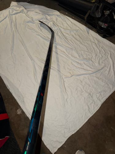 Senior CCM Vizion Right Handed Hockey Stick P29 70 Flex (New)