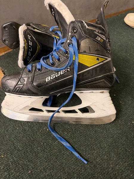 2023 Bauer Supreme 3S Pro Hockey Skates Regular Width 5 (Used)