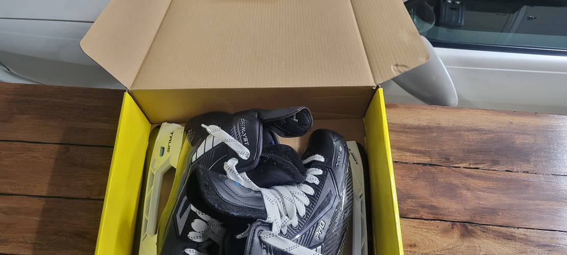 2025 True Catalyst Pro Hockey Skates Regular Width Pro Stock 11.5 (New)