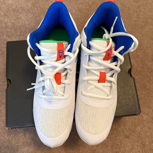 White Unisex 6Y (Big Kids / Youth) Youth Under Armour GS Command MC Mid Top Molded Cleats (New)