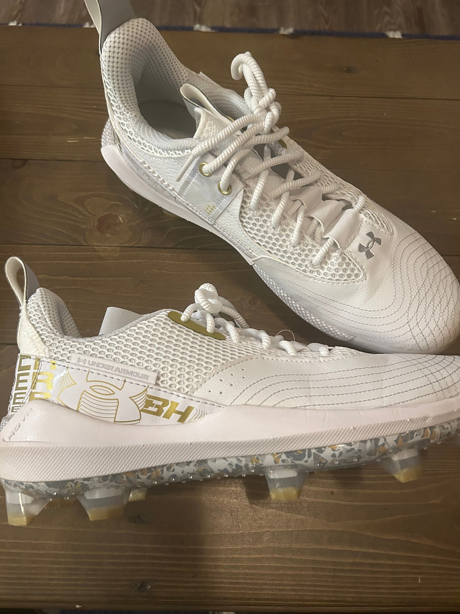 UA UNDER ARMOUR MEN’S HARPER 7 LOW MEDAL CLEATS WHITE/ GOLD NEW Under Armour Bryce Harper Cleats 7 White and Gold | Better  main image 3