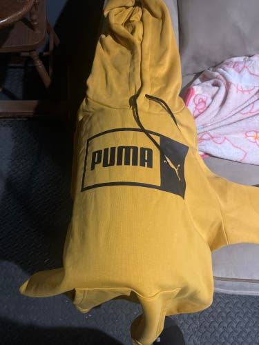 Puma Yellow Hooded Fleece Sweatshirt(worn like 3 times) Unisex Adult L