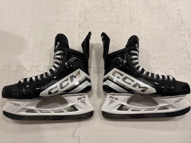 Total Custom CCM JetSpeed FT6 Pro Hockey Skates Regular Width Pro Stock 9 (New)