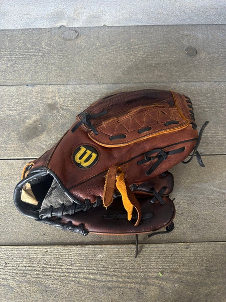 Wilson A440 12.5" Fastpitch Softball Glove Brown Black Leather RHT Right