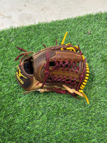 Mizuno GCP 79S Classic Pro Soft RH Baseball Glove 12.75" (Used)