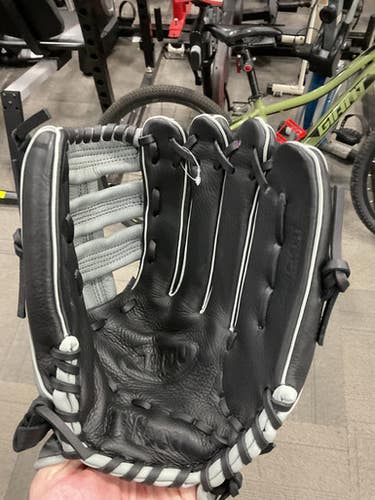 Used Wilson A500 BB/SB Glove RH Throw Black 12 1/2" 11614-S000225033