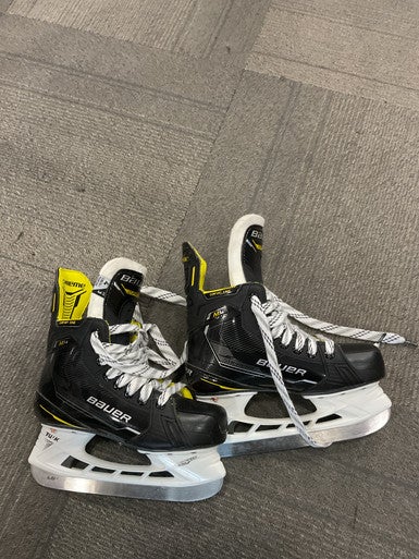 Used Bauer SUPREME M4 SKATES Junior Hockey Skate Junior 03 11614-S000225011