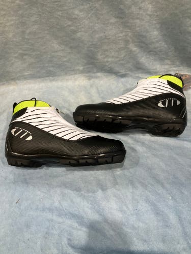 Size 10 Whitewood 424NNN Cross Country Style Ski Boots (New)