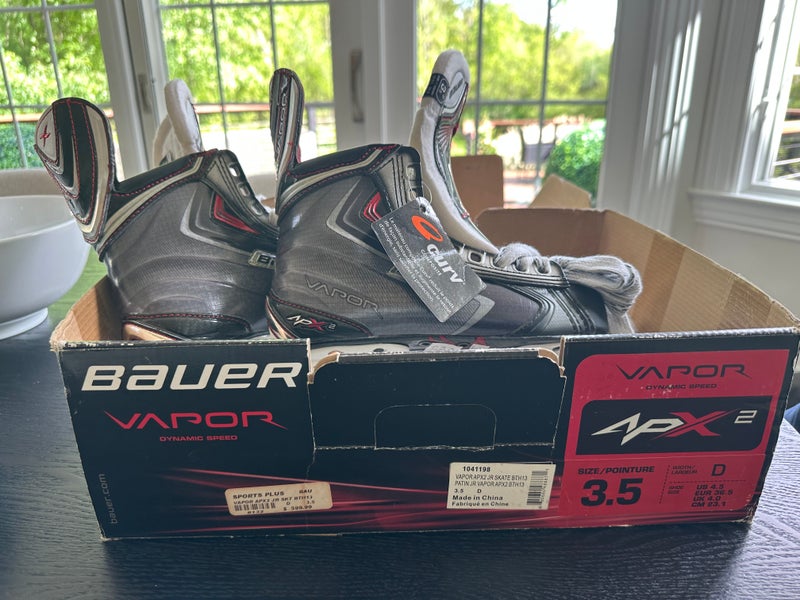 Bauer Vapor APX2 Hockey Skates Junior Regular Width Size 3.5 (New)