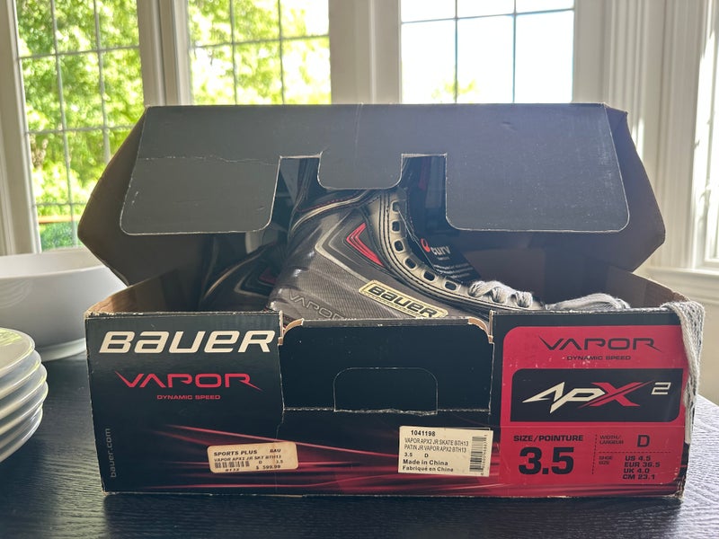 Bauer Vapor APX2 Hockey Skates Junior Regular Width Size 3.5 (New)