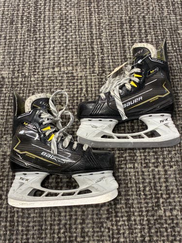 Junior Bauer Supreme M40 Hockey Skates Size 3.5 (Used)