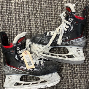 Intermediate Bauer Vapor 3X Hockey Skates Size 4 (Used)
