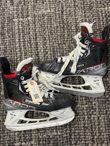 Intermediate Bauer Vapor 3X Hockey Skates Size 4 (Used)