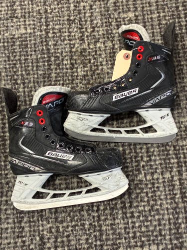 Junior Bauer Vapor X3.5 Hockey Skates Regular Width Size 2.5 (Used)