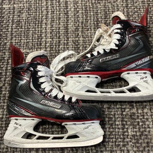 Senior Bauer Vapor X2.7 Hockey Skates Regular Width 5.5 (Used)