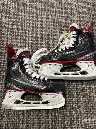 Senior Bauer Vapor X2.7 Hockey Skates Regular Width 5.5 (Used)