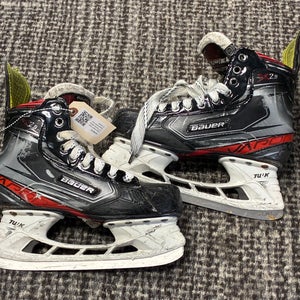 Junior Bauer Vapor X2.9 Hockey Skates Regular Width Size 5.5 (Used)