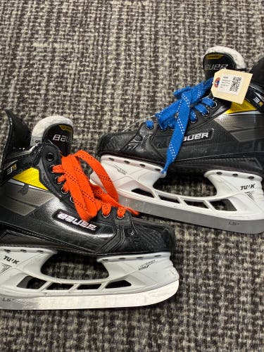 Intermediate Bauer Supreme 3S Pro Hockey Skates Size 5 (Used)