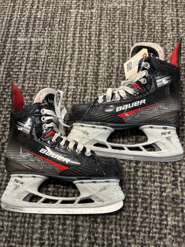 Bauer select Hockey Skates Size 3.5 (Used)