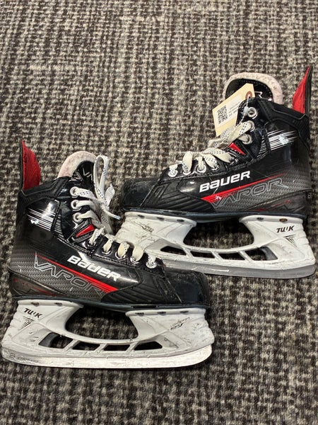 Bauer select Hockey Skates Size 3.5 (Used)