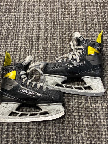 Youth Bauer Supreme 3S Pro Hockey Skates Regular Width 13 (Used)