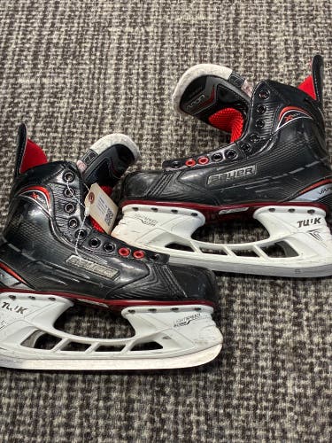 Senior Bauer Vapor X500 Hockey Skates Regular Width 7 (Used)