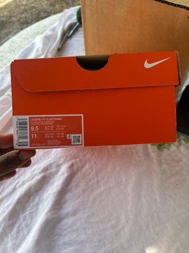 Black Men's Size M 9.5 (W 10.5) Nike Cleats (New)
