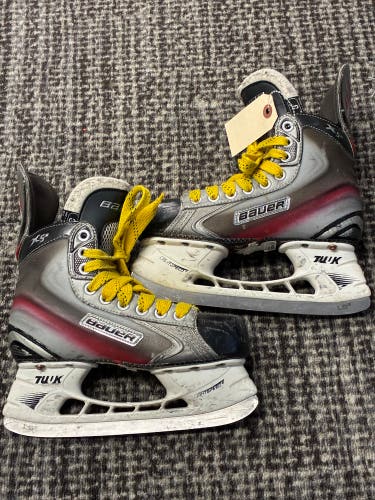 Junior Bauer Vapor X5.0 Hockey Skates Regular Width Size 3 (Used)