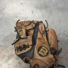 Used Wilson A2000 BB/SB Glove RH Throw None 11 1/2" 11793-S000255898