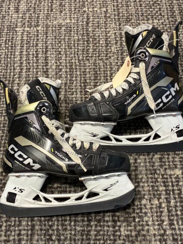 Intermediate CCM AS-V Hockey Skates 6 (Used)