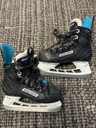 Youth Bauer XLP Hockey Skates Regular Width 11 (Used)