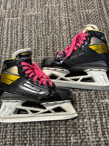 Intermediate Bauer Supreme 3S Hockey Goalie Regular Width Size 4 (Used)