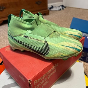 Green Men's 6Y (Big Kids / Youth) Nike JR MERCURIAL VAPOR X FG Trainers Cleats (Used)
