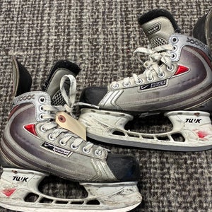 Intermediate Bauer Vapor XXX Hockey Skates – Size 4 Regular