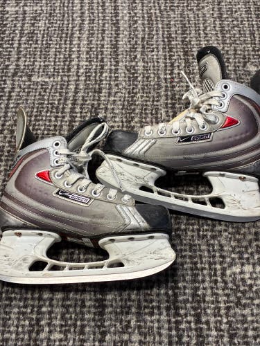 Intermediate Bauer Vapor XXX Hockey Skates – Size 4 Regular (Used)
