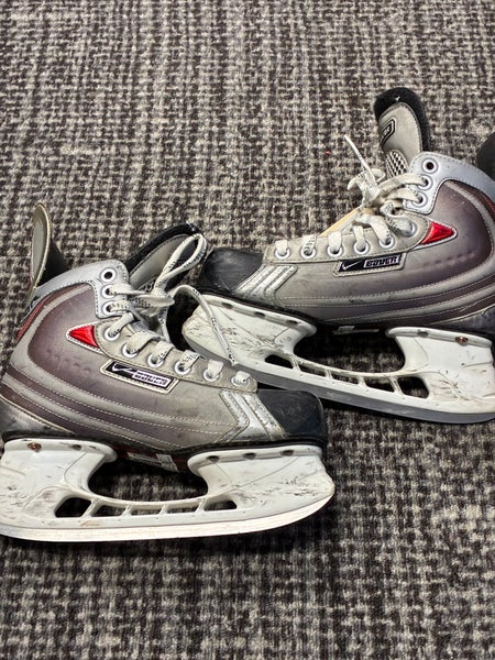 Intermediate Bauer Vapor XXX Hockey Skates – Size 4 Regular (Used)