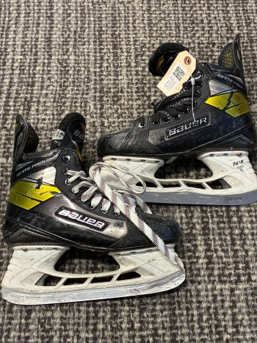 Intermediate Bauer Supreme Ignite Pro+ Hockey Skates 6.5 (Used)