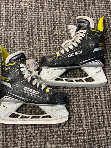 Junior Bauer Supreme S35 Hockey Skates Regular Width Size 3.5 (Used)
