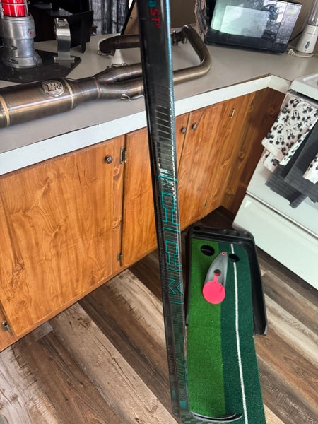 Senior CCM Vizion Right Handed Hockey Stick P28 65 Flex Pro Stock (New)