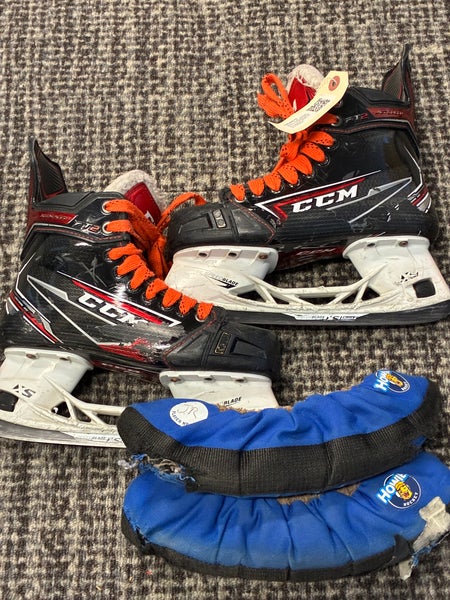 Junior CCM JetSpeed FT2 Hockey Skates Regular Width Size 4 (Used)