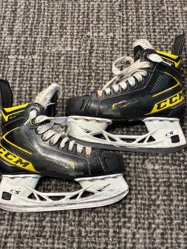 Intermediate CCM Classic Plus Hockey Skates Regular Width Size 5 (Used)
