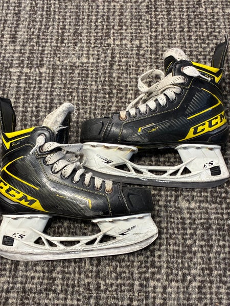 Intermediate CCM Classic Plus Hockey Skates Regular Width Size 5 (Used)