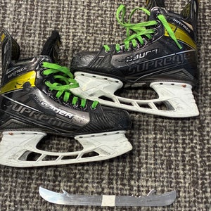 Senior Bauer Supreme Matrix Hockey Skates 7.5 (Used)