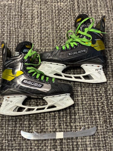 Bauer Supreme Matrix Hockey Skates | Senior 7.5 Fit 2