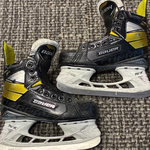 Junior Bauer Supreme 3S Hockey Skates Size 3.5 (Used)