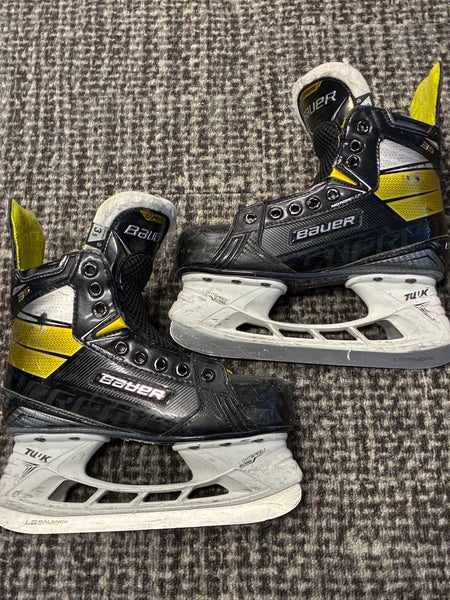 Junior Bauer Supreme 3S Hockey Skates Size 3.5 (Used)