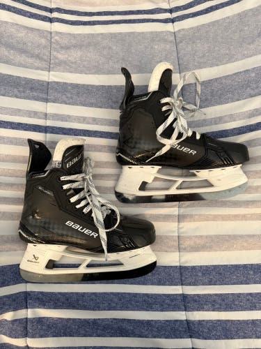 2024 Bauer Supreme Shadow Hockey Skates Size 5.5 (Used)