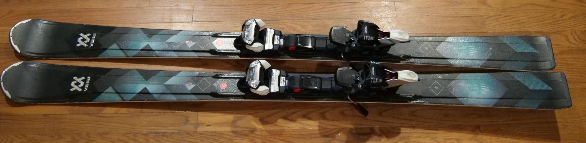 Women's All Mountain 156 cm Volkl Flair 81 E Skis With Bindings (Used)