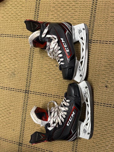 2017 CCM JetSpeed FT380 Hockey Skates Extra Wide Width 7.5 (Used)